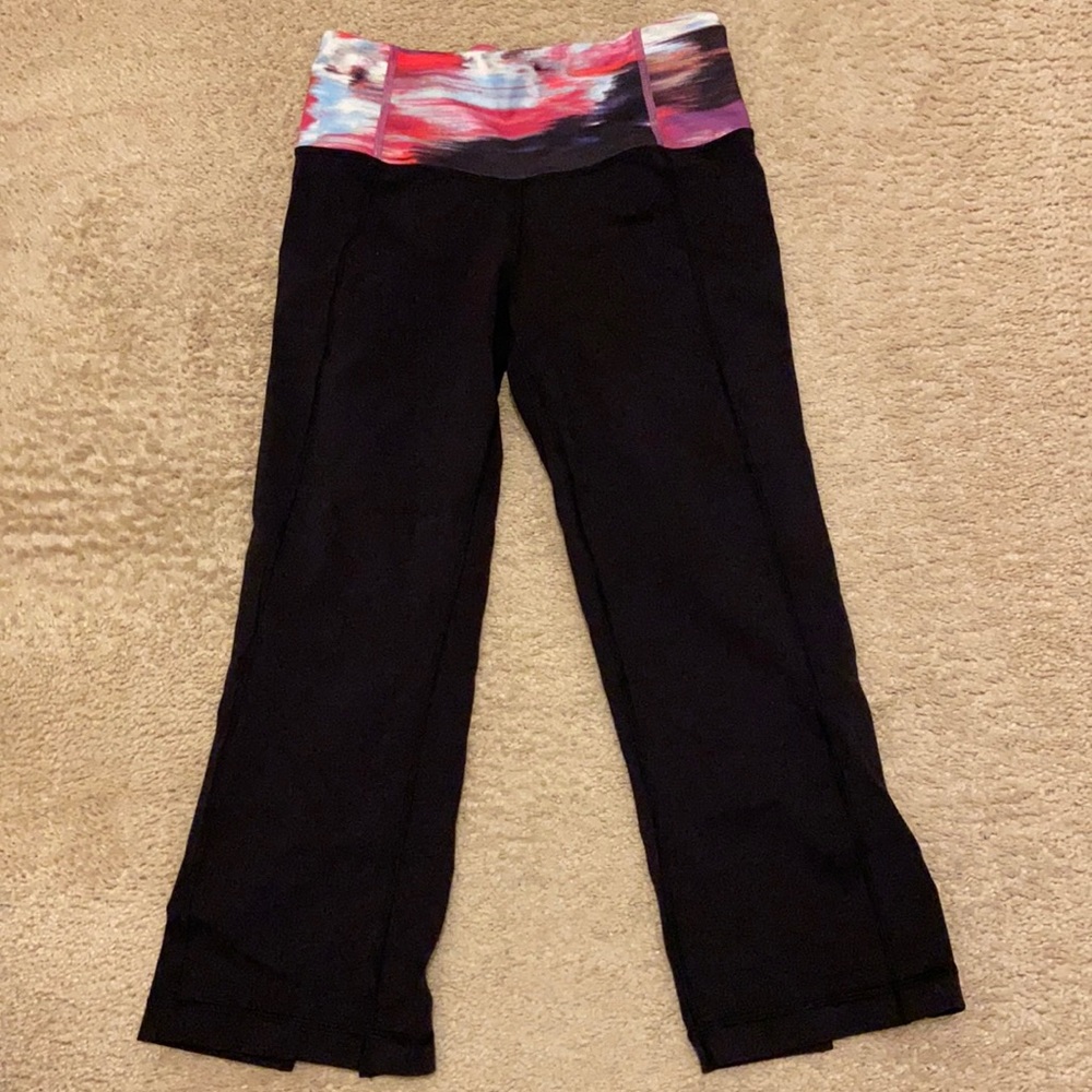 Lululemon Gather and Crow crop legging! Very good condition, size 4.